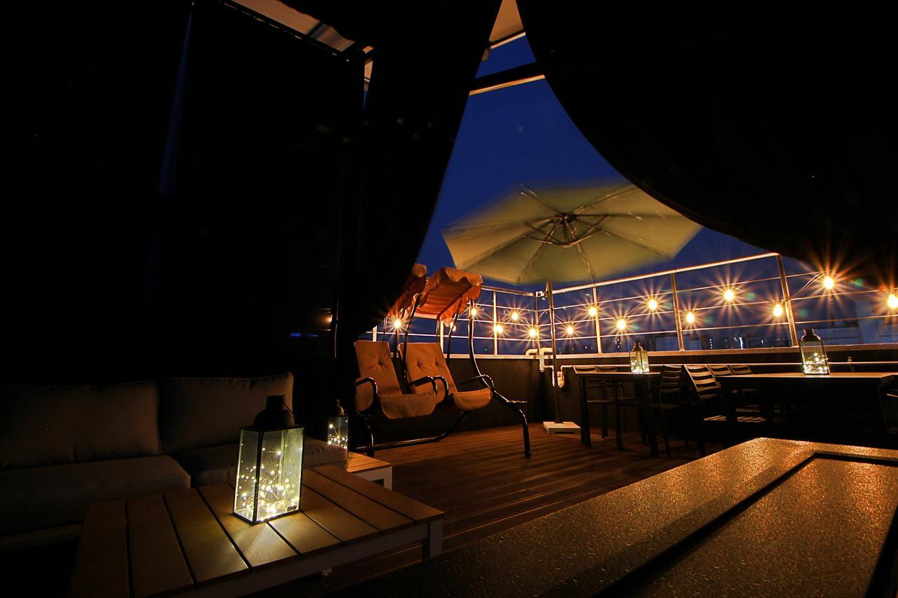 Roadhouse Hongdae Shinchon Hotel โซล ภายนอก รูปภาพ