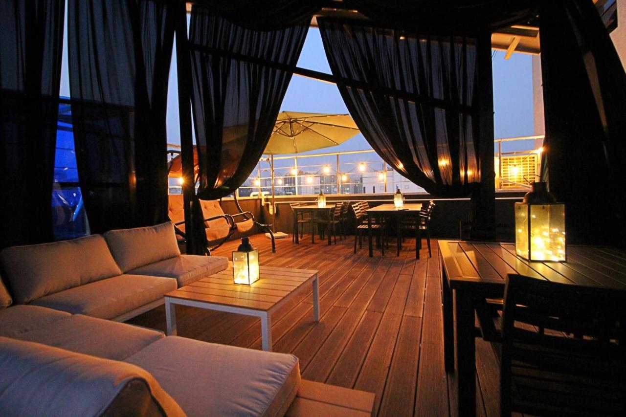 Roadhouse Hongdae Shinchon Hotel โซล ภายนอก รูปภาพ