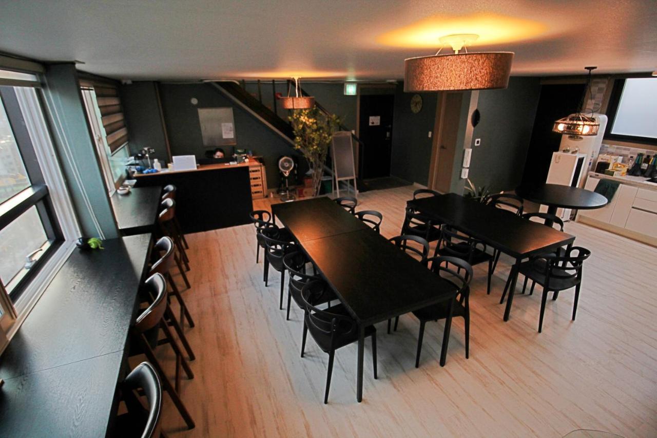 Roadhouse Hongdae Shinchon Hotel โซล ภายนอก รูปภาพ