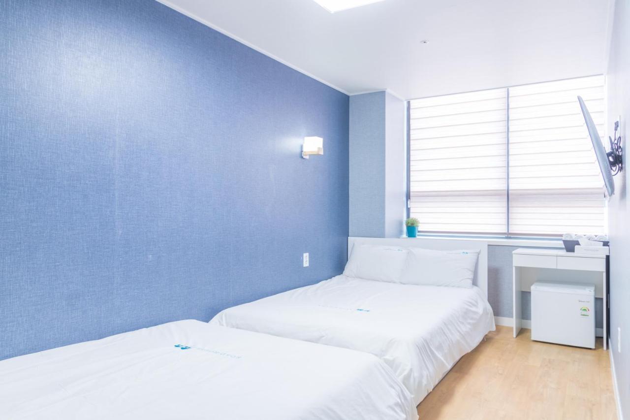 Roadhouse Hongdae Shinchon Hotel โซล ภายนอก รูปภาพ