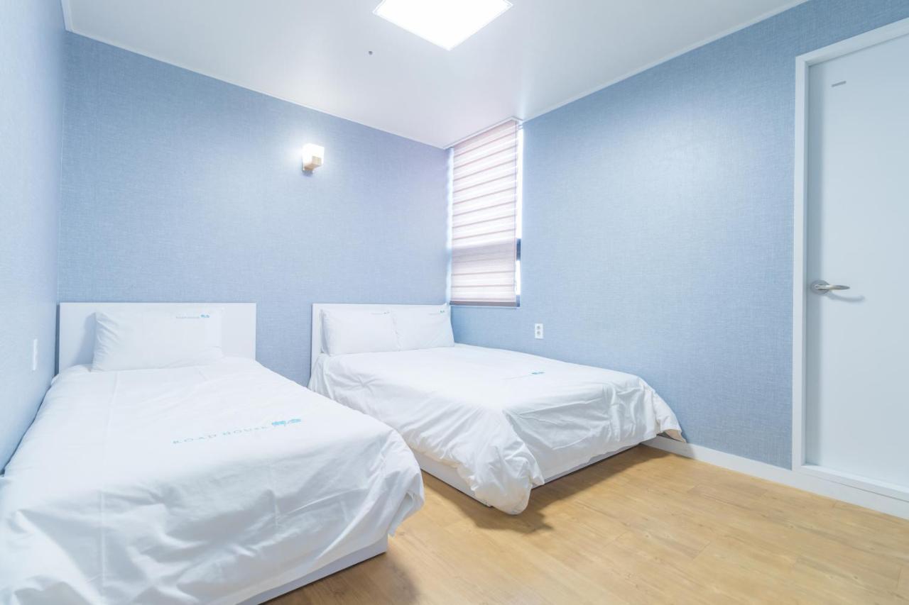 Roadhouse Hongdae Shinchon Hotel โซล ภายนอก รูปภาพ