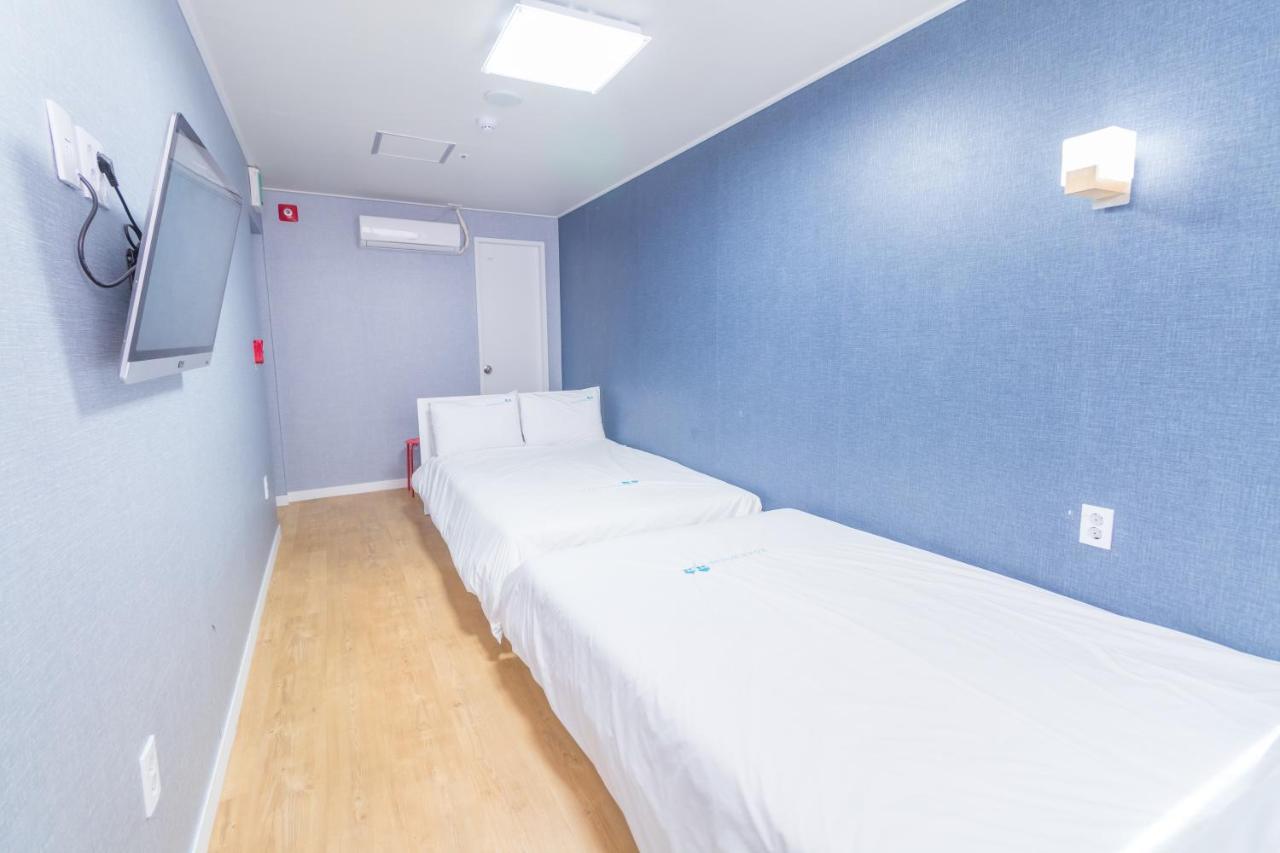 Roadhouse Hongdae Shinchon Hotel โซล ภายนอก รูปภาพ