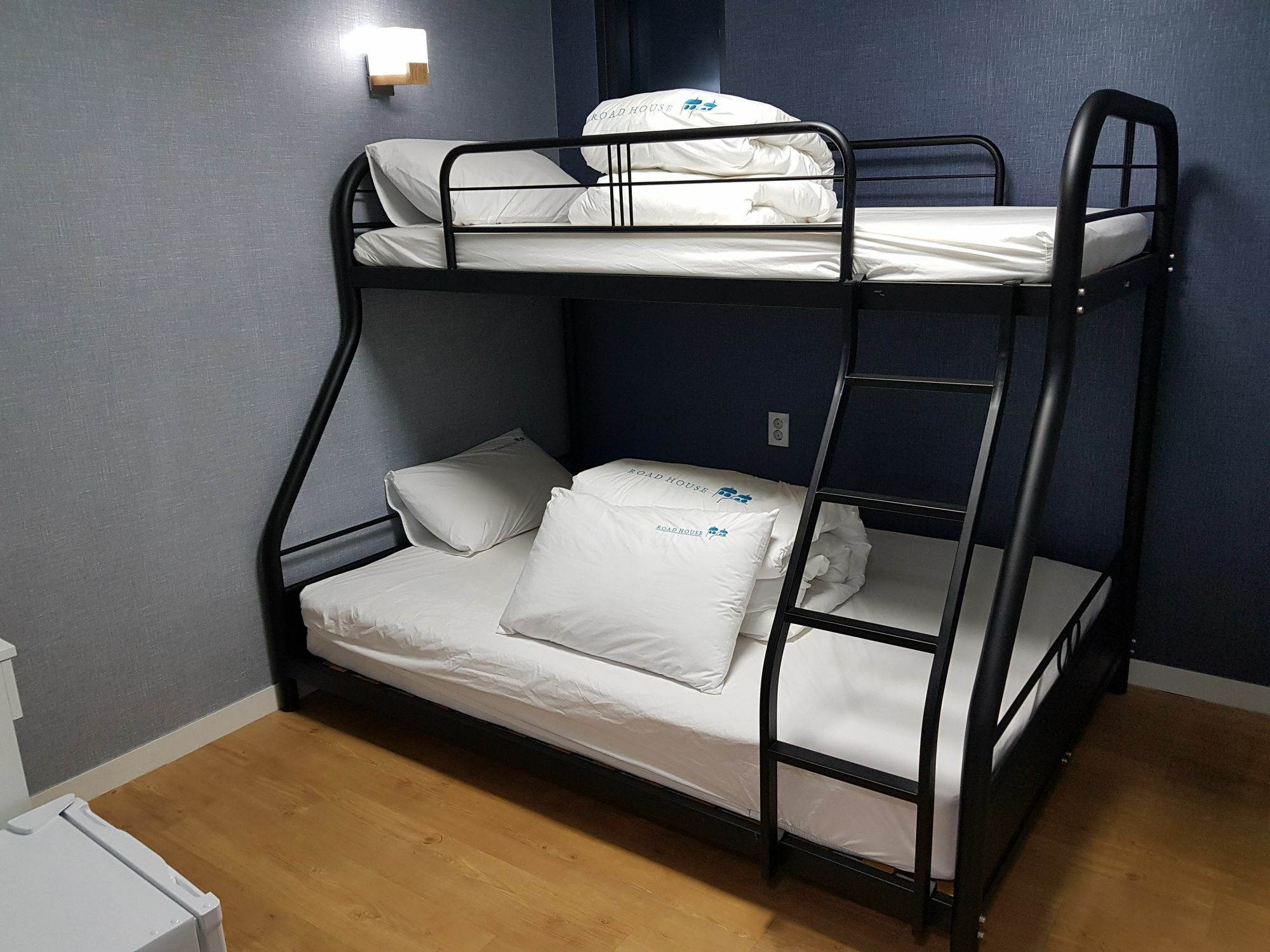 Roadhouse Hongdae Shinchon Hotel โซล ภายนอก รูปภาพ