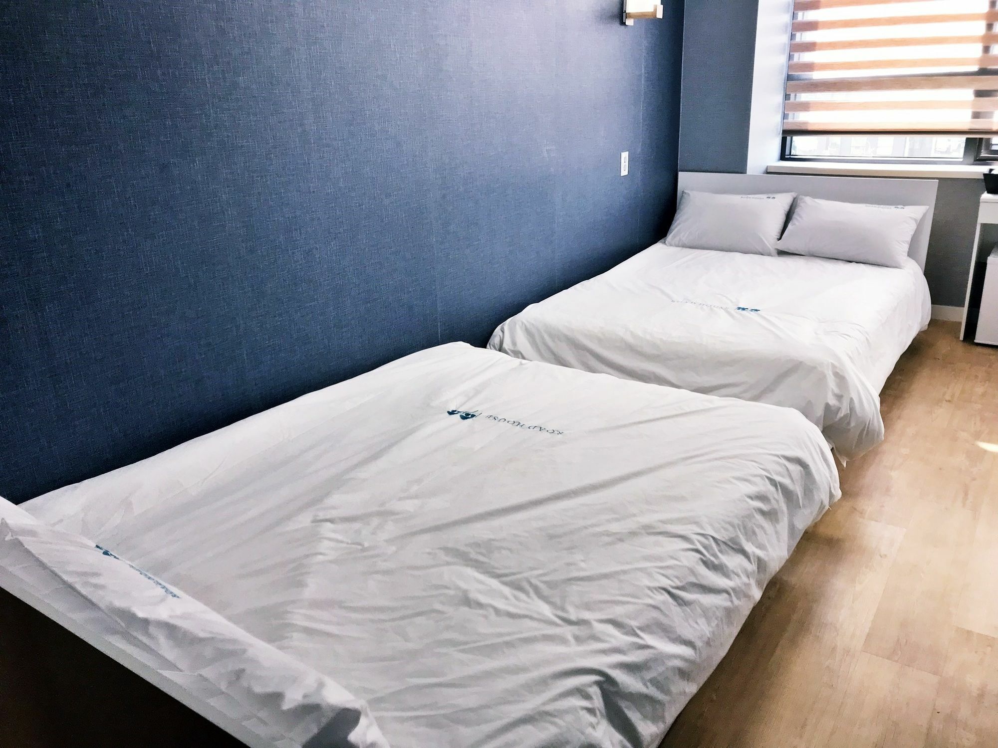 Roadhouse Hongdae Shinchon Hotel โซล ภายนอก รูปภาพ