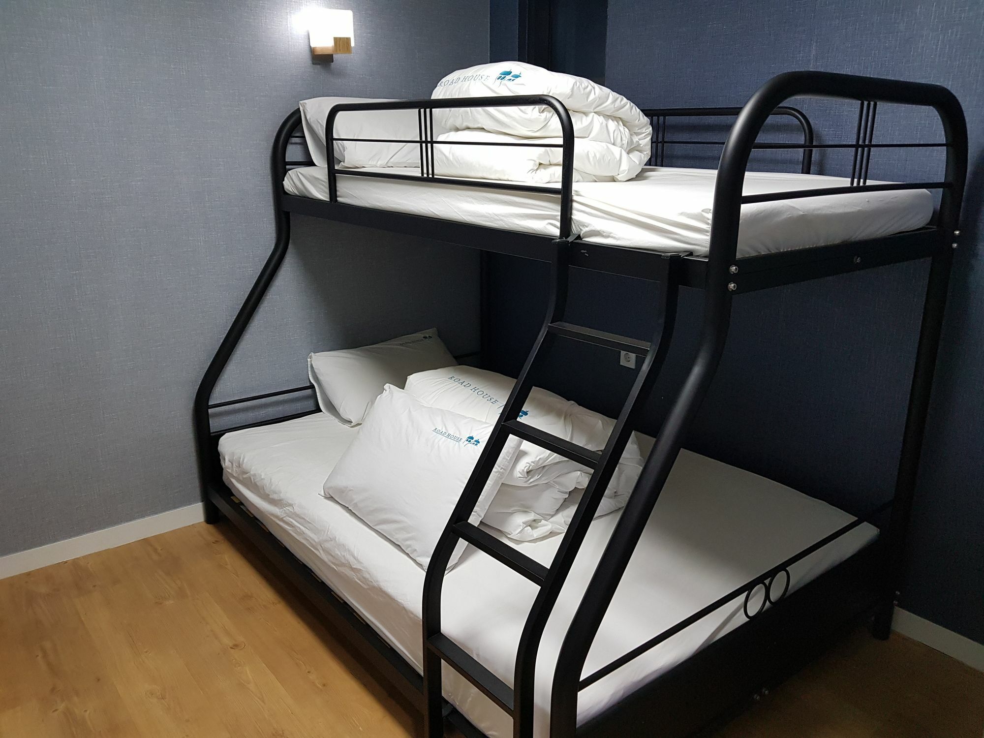 Roadhouse Hongdae Shinchon Hotel โซล ภายนอก รูปภาพ