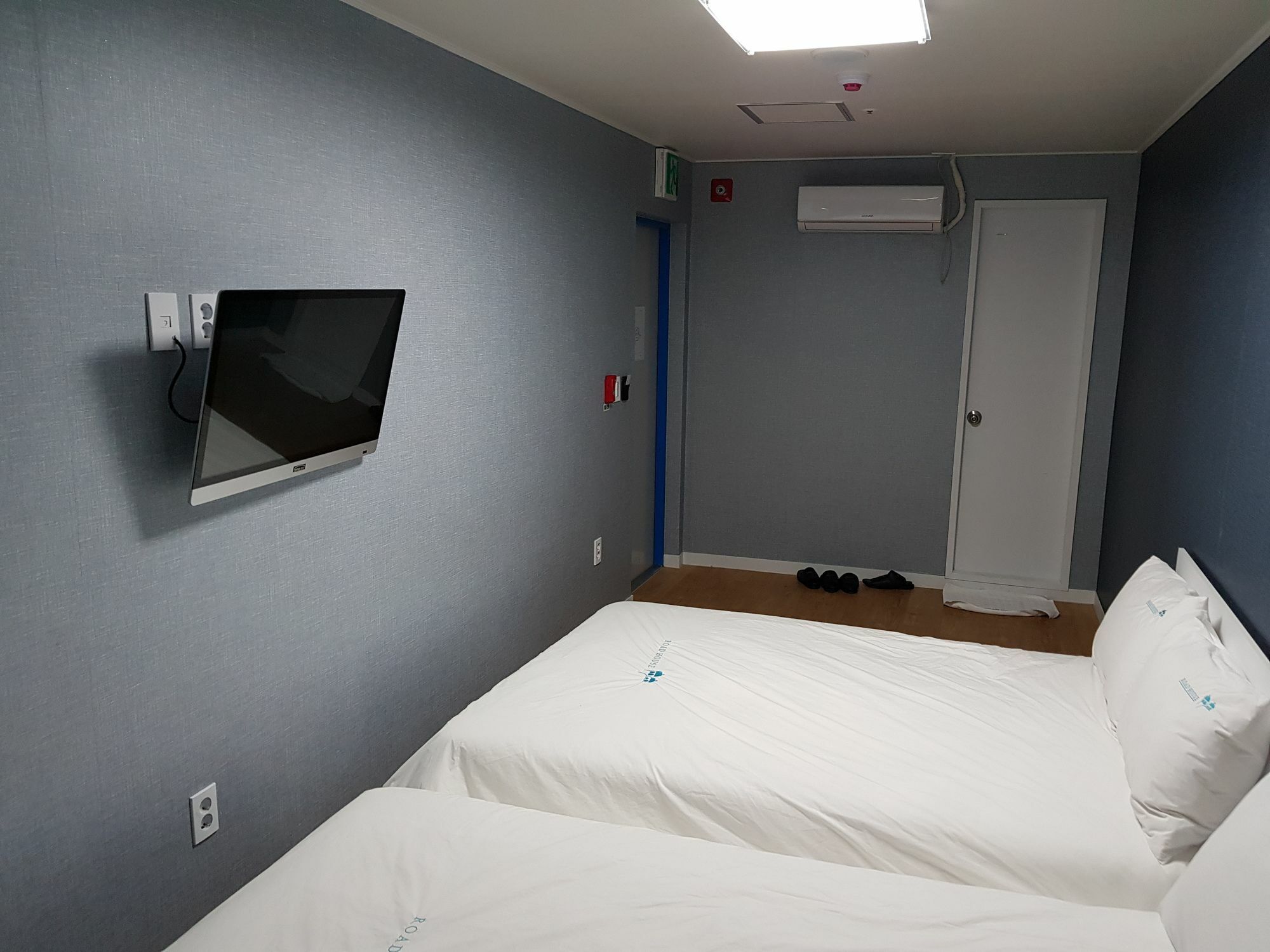 Roadhouse Hongdae Shinchon Hotel โซล ภายนอก รูปภาพ