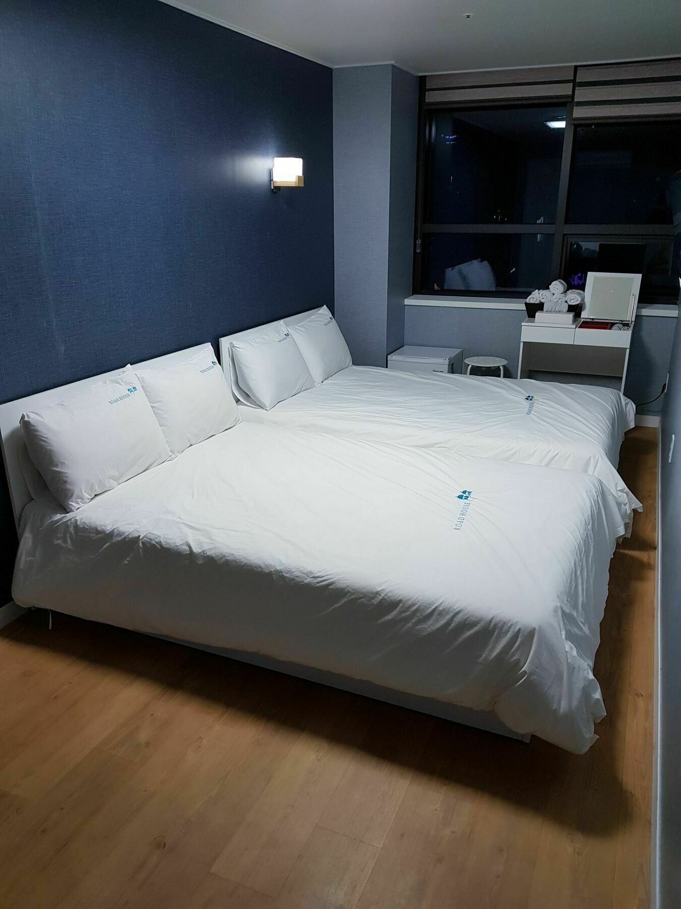 Roadhouse Hongdae Shinchon Hotel โซล ภายนอก รูปภาพ