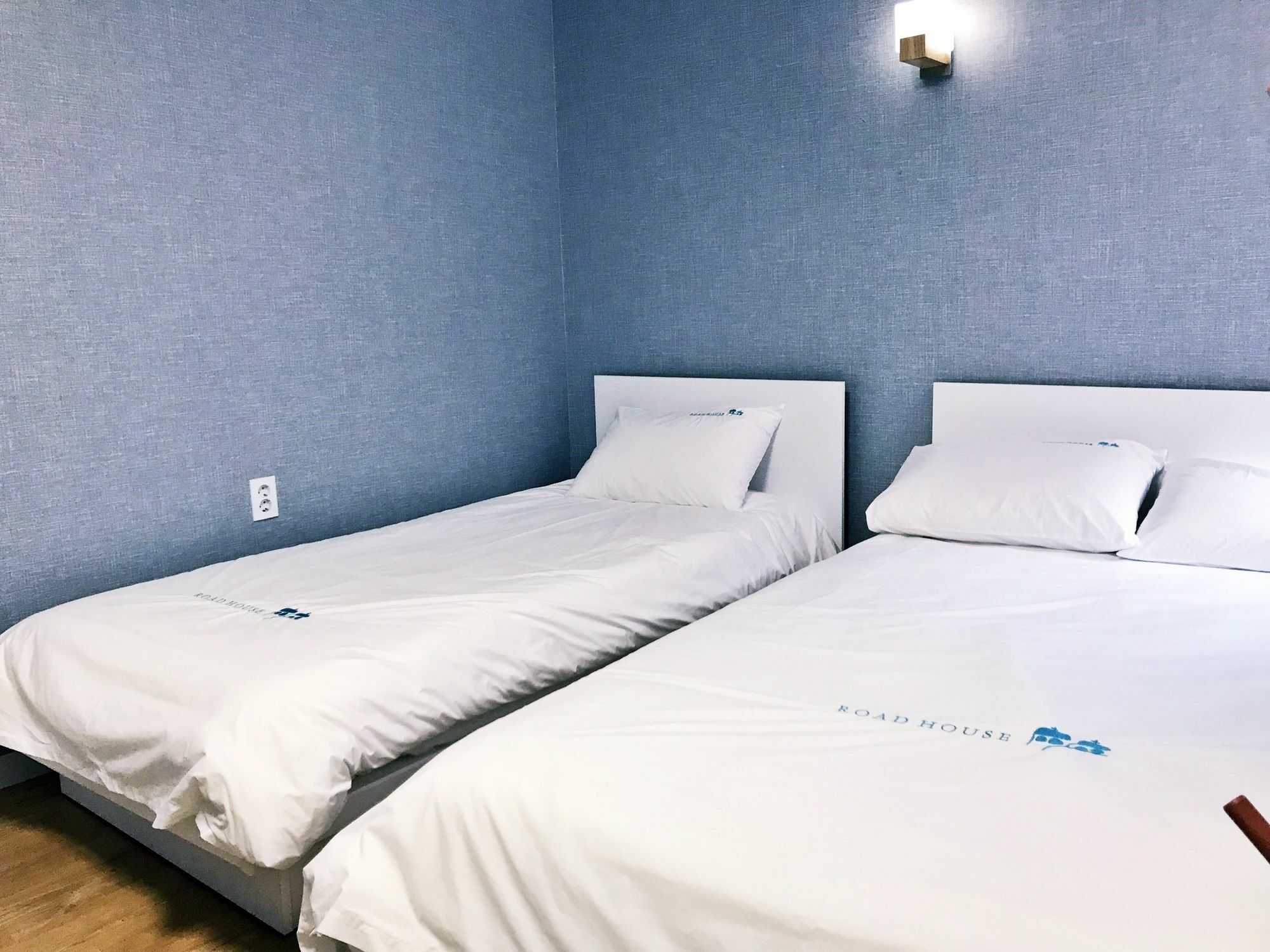Roadhouse Hongdae Shinchon Hotel โซล ภายนอก รูปภาพ