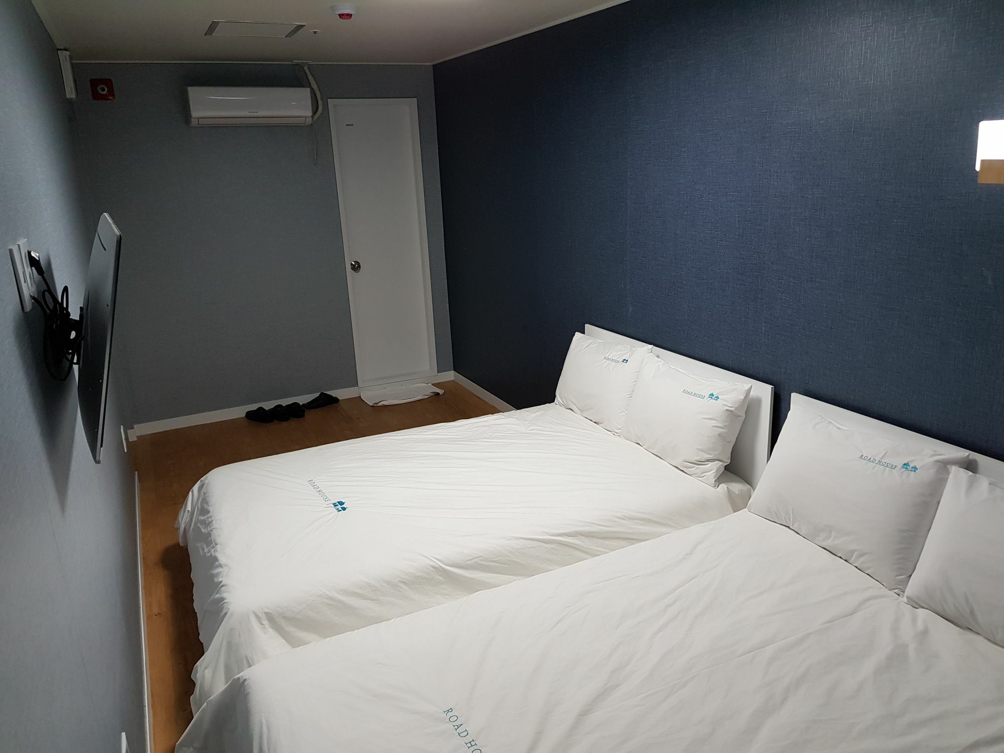 Roadhouse Hongdae Shinchon Hotel โซล ภายนอก รูปภาพ